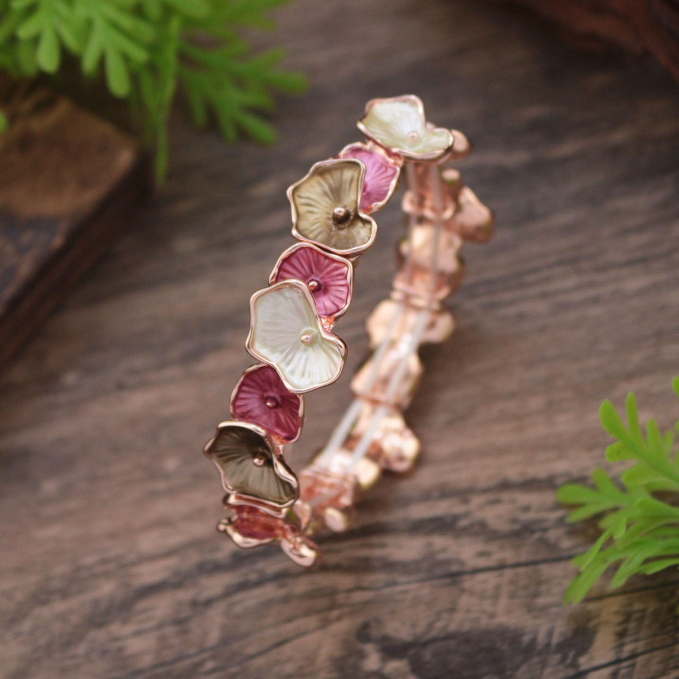 Colorful And Irregular Lotus Leaf Alloy Elastic Bracelet