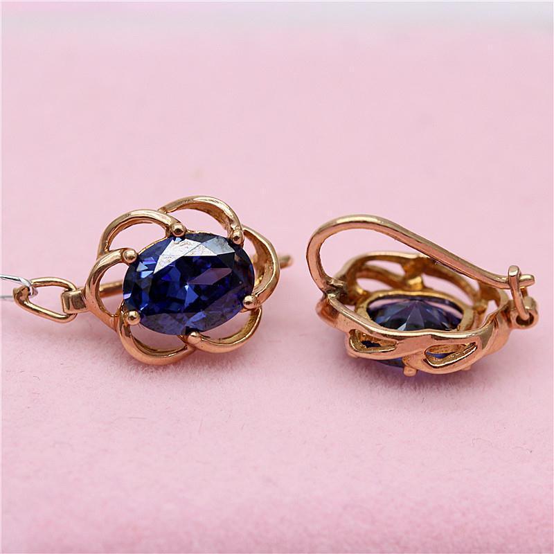 Ohrringe mit eingelegtem blauem Stein und Spitze in Lila und Gold