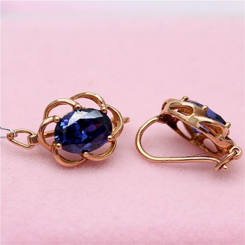 Ohrringe mit eingelegtem blauem Stein und Spitze in Lila und Gold